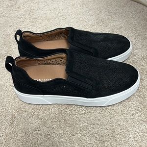 Vionic Kimmie Perf Slip On in Black *NEW